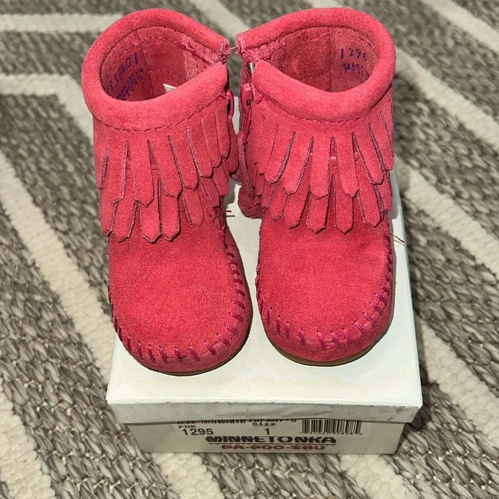 Authentic New in Box, Minnetonka Double Fringe Side Zip Boot infant Pink